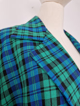 Load image into Gallery viewer, Vintage plaid blazer
