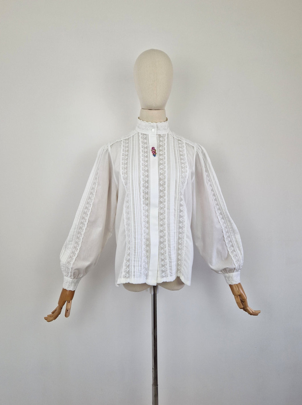 Vintage 80s Austrian crochet lace blouse