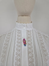 Load image into Gallery viewer, Vintage 80s Austrian crochet lace blouse
