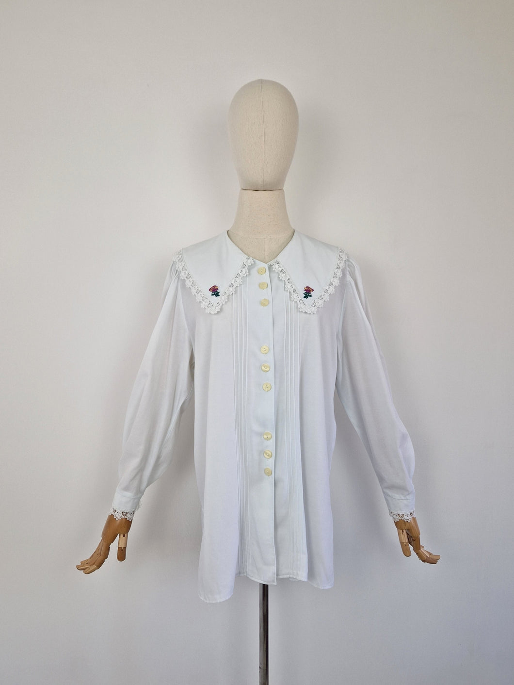 Vintage off white embroidered collar blouse