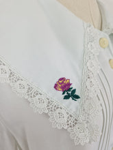 Load image into Gallery viewer, Vintage off white embroidered collar blouse
