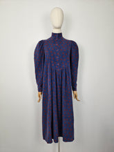 Load image into Gallery viewer, Vintage 80s smock corduroy dress
