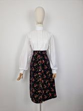 Load image into Gallery viewer, Vintage 70s corduroy skirt
