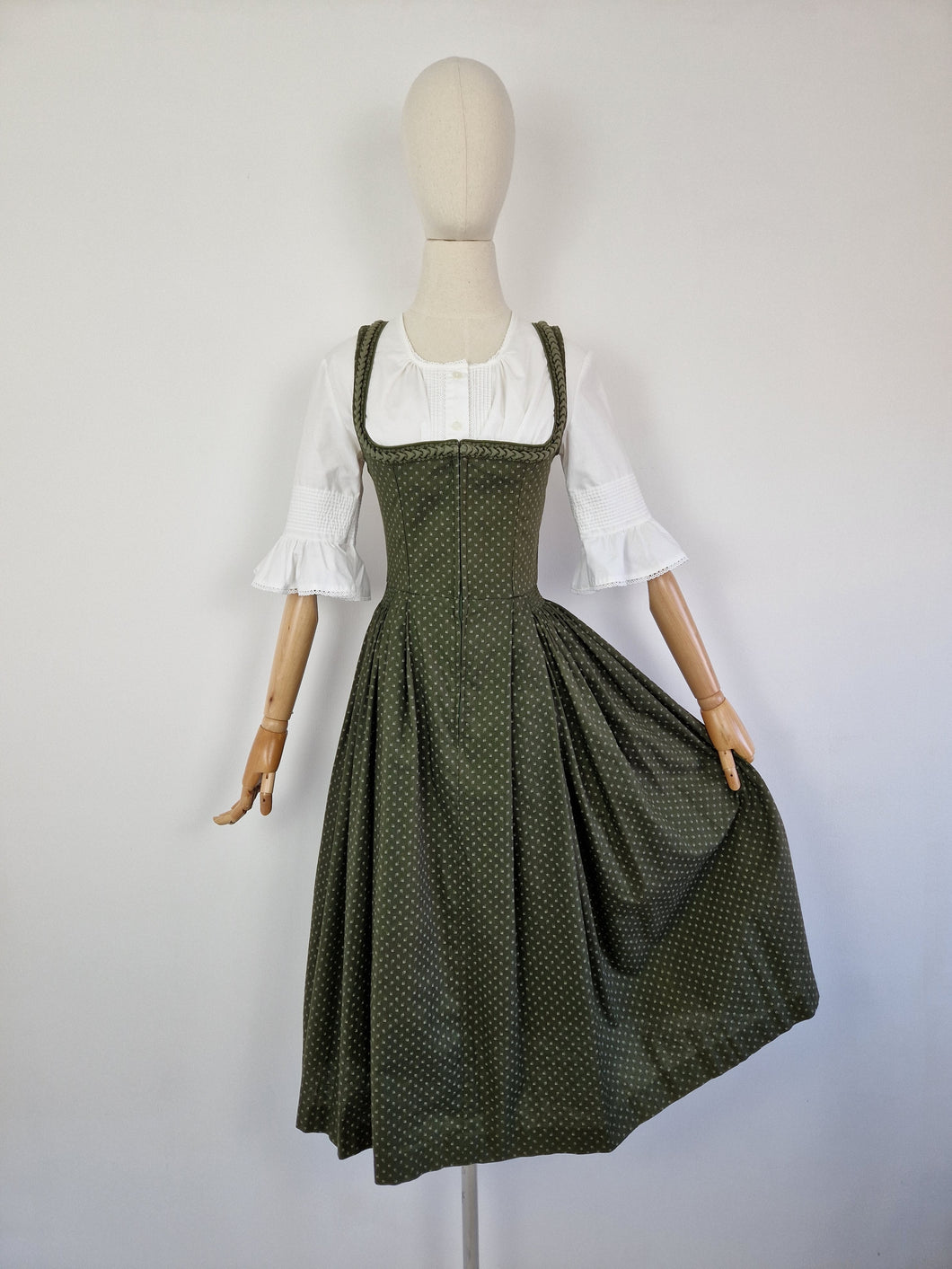 Vintage 70s Austrian moss green dirndl milkmaid dress