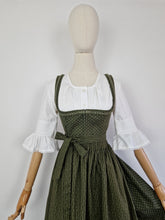 Load image into Gallery viewer, Vintage dirndl milkmaid apron
