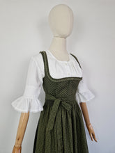 Load image into Gallery viewer, Vintage dirndl milkmaid apron
