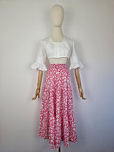 Load image into Gallery viewer, Vintage dirndl cropped blouse
