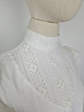 Load image into Gallery viewer, Vintage 70s off white cotton blouse
