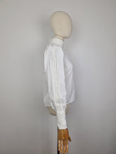 Load image into Gallery viewer, Vintage 70s off white cotton blouse
