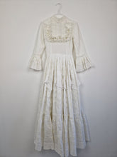 Load image into Gallery viewer, Vintage 70s Mexican wedding dress from Mexicana
