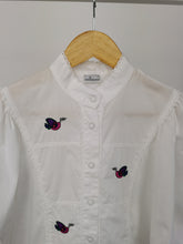 Load image into Gallery viewer, Vintage embroidered birds blouse
