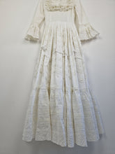 Load image into Gallery viewer, Vintage 70s Mexican wedding dress from Mexicana
