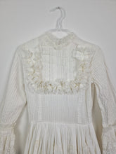 Load image into Gallery viewer, Vintage 70s Mexican wedding dress from Mexicana
