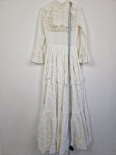 Load image into Gallery viewer, Vintage 70s Mexican wedding dress from Mexicana
