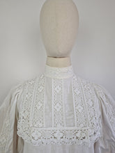 Load image into Gallery viewer, Vintage 70s Laura Asley prairie cotton blouse
