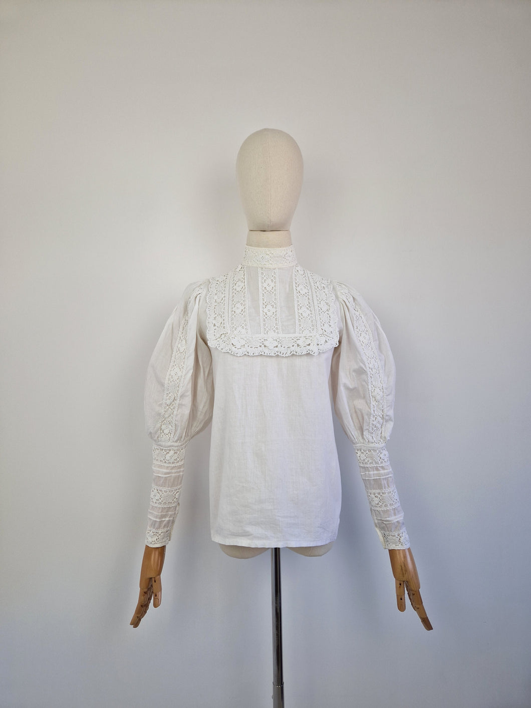 Vintage 70s Laura Asley prairie cotton blouse