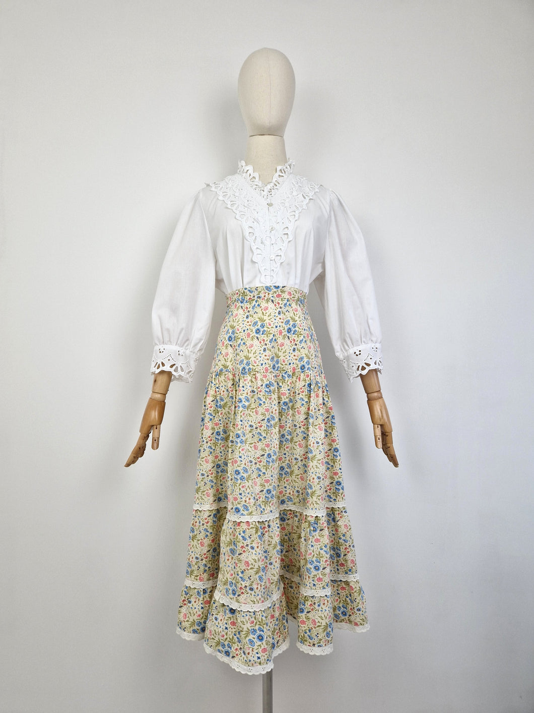 Vintage 70s prairie ditsy skirt