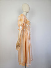 Load image into Gallery viewer, Vintage peachy linen dress
