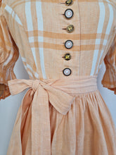 Load image into Gallery viewer, Vintage peach linen apron
