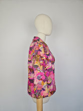 Load image into Gallery viewer, Vintage silk blazer
