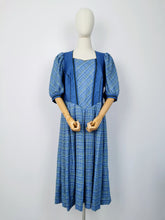 Load image into Gallery viewer, Vintage puff sleeves Bavarian dress
