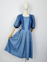 Load image into Gallery viewer, Vintage puff sleeves Bavarian dress

