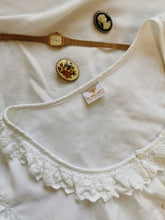 Load image into Gallery viewer, Vintage dirndl crochet blouse
