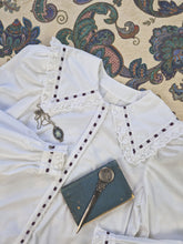 Load image into Gallery viewer, Vintage statement collar cotton blouse
