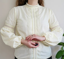Load image into Gallery viewer, Vintage 60s yellowish cream blouse
