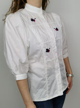 Load image into Gallery viewer, Vintage embroidered birds blouse
