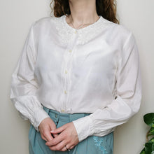 Load image into Gallery viewer, Vintage silk blouse
