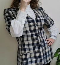 Load image into Gallery viewer, Vintage 90s checked blazer
