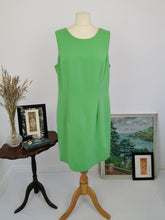 Load image into Gallery viewer, Vintage 60s shift dress
